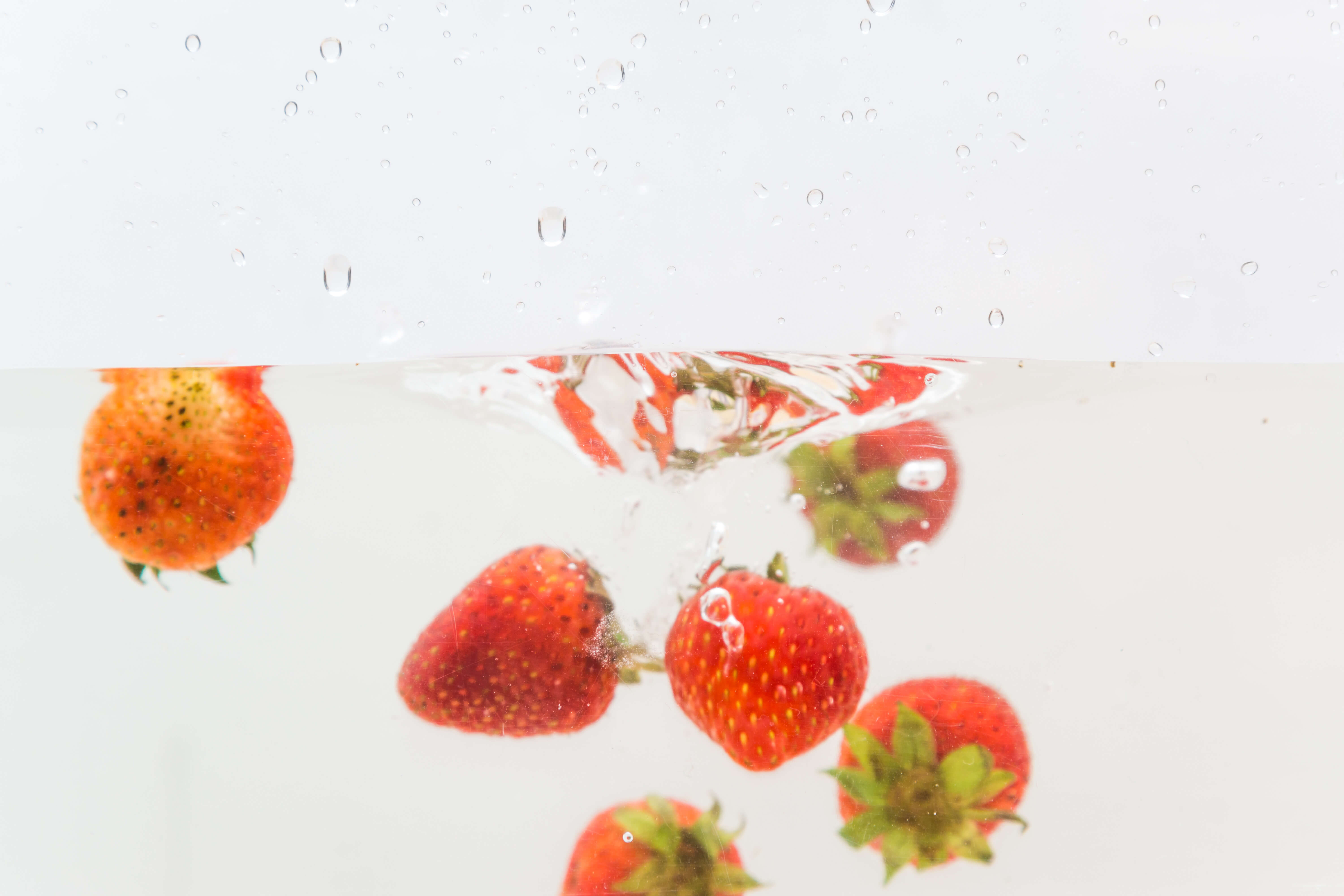 Can you grow strawberries in hydroponics type gardens? Easy as strawberry pie, read and see for yourself.